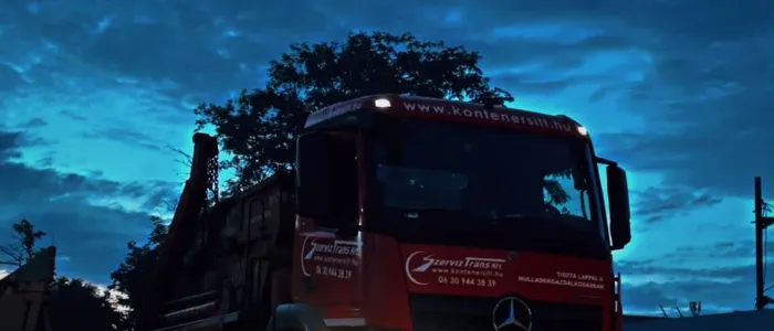 Szerviz Trans konténer munka közben